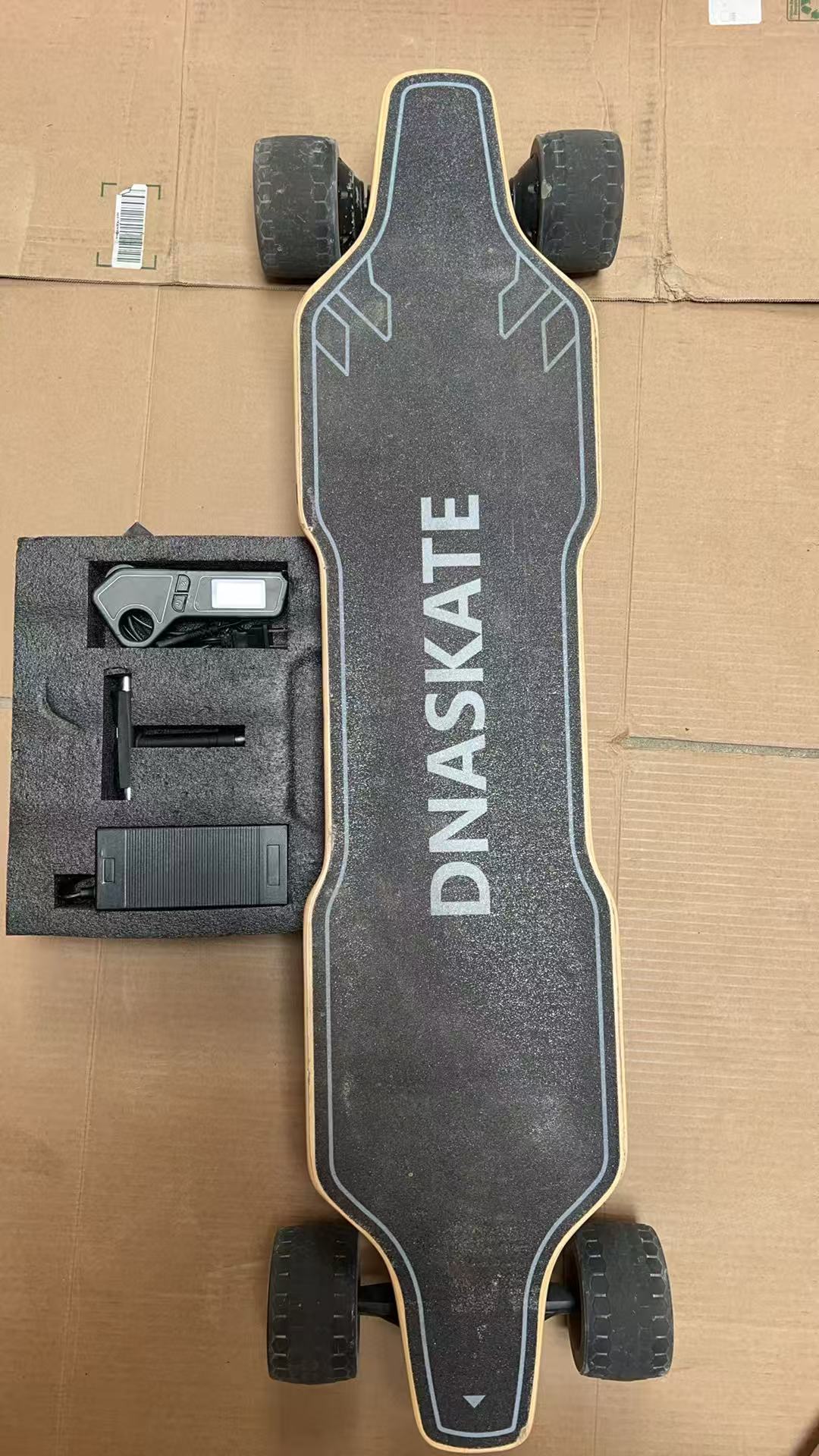 Second-hand, electric skateboard V4