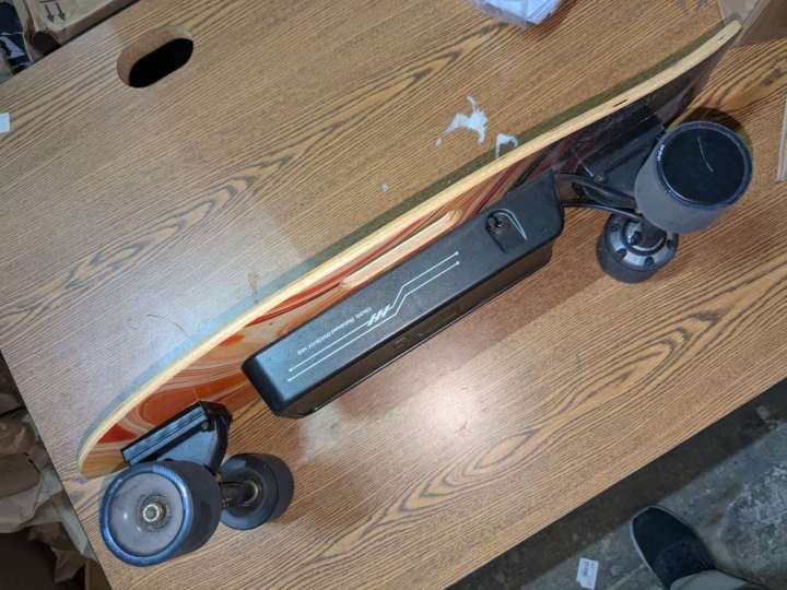 Second-hand, electric skateboard M10 with damaged battery.-DNASKATE