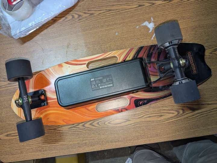 Second-hand, electric skateboard M10 with damaged battery.-DNASKATE